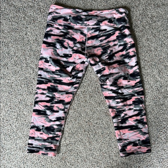 Lululemon Athletica Pink and Black Camo Capri Leggings - Picture 3 of 8